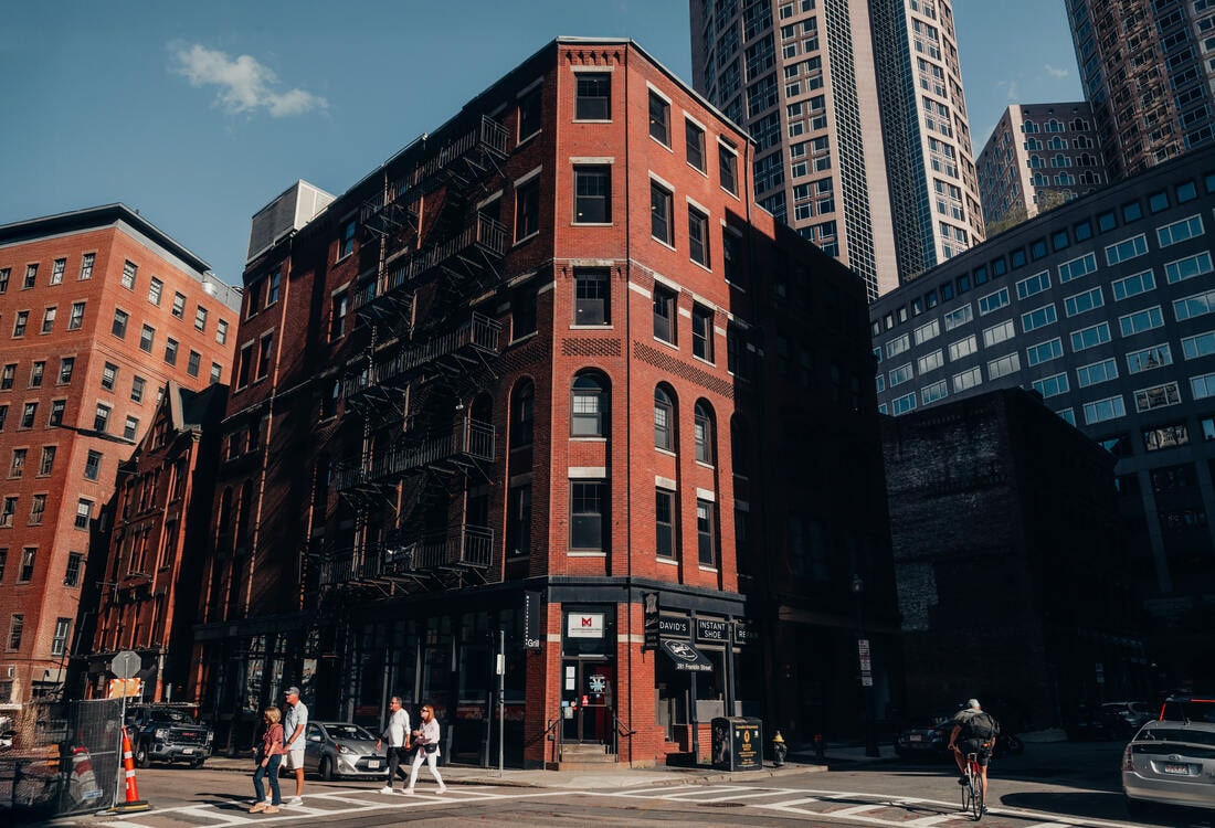 189 Babcock — modern finishes, kitchen, living spaces, bathroom details