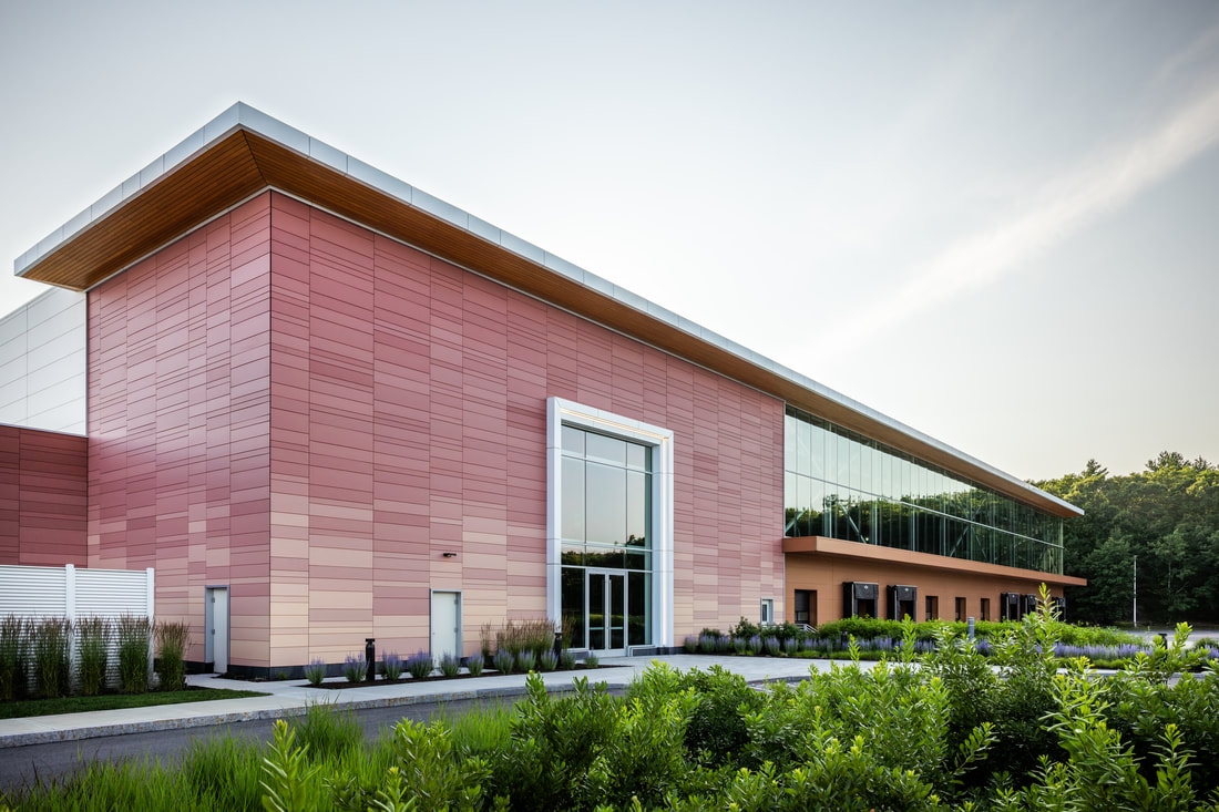 400 Wood Road — exterior cladding, landscaped grounds
